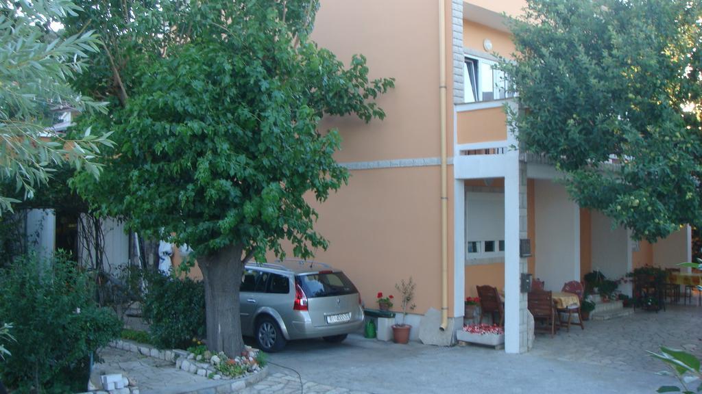 Valentino Apartment